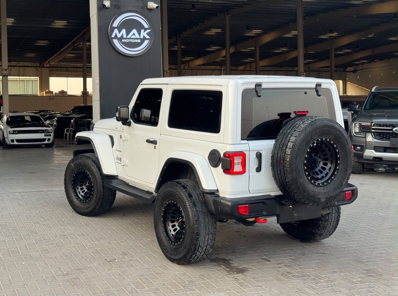 Jeep Wrangler SAHARA CITY SHARA V6 3.6L / BLIND SPOT / LEATHE / FULL SUSPENSION HORICON / 315 TIRES/ AND MORE..