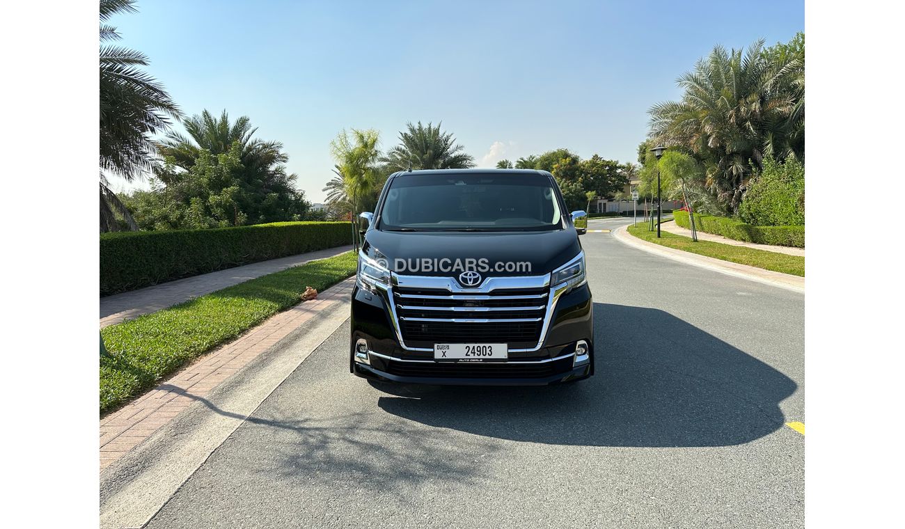 Used Toyota Granvia Premium 2022 for sale in Dubai - 691779