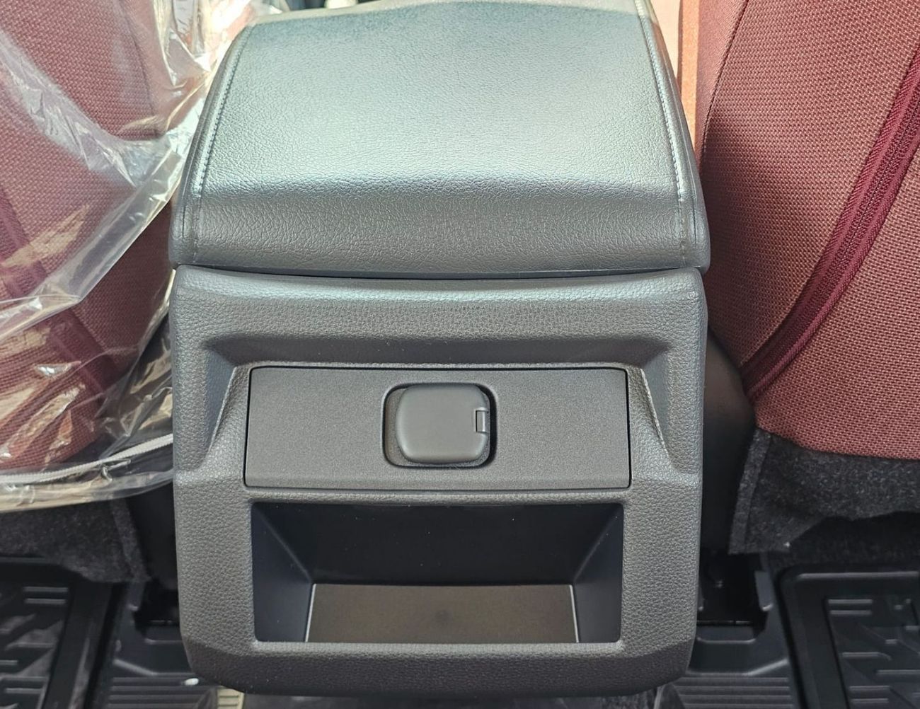 Toyota Hilux HILUX TOYOTA HILUX PICK-UP BASIC DOUBLE CABIN || PETROL AT 2.7L V4 4WD | WHITE 2027