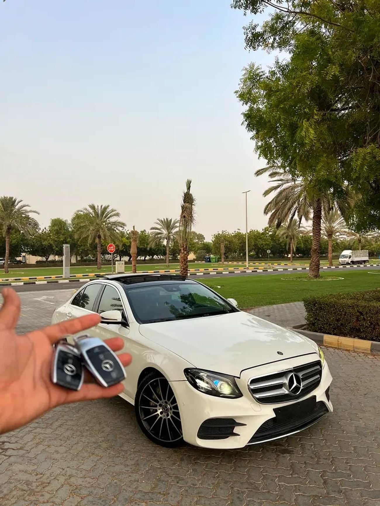 مرسيدس بنز E300 PREMIUM PLUS Mercedes E300. Gcc