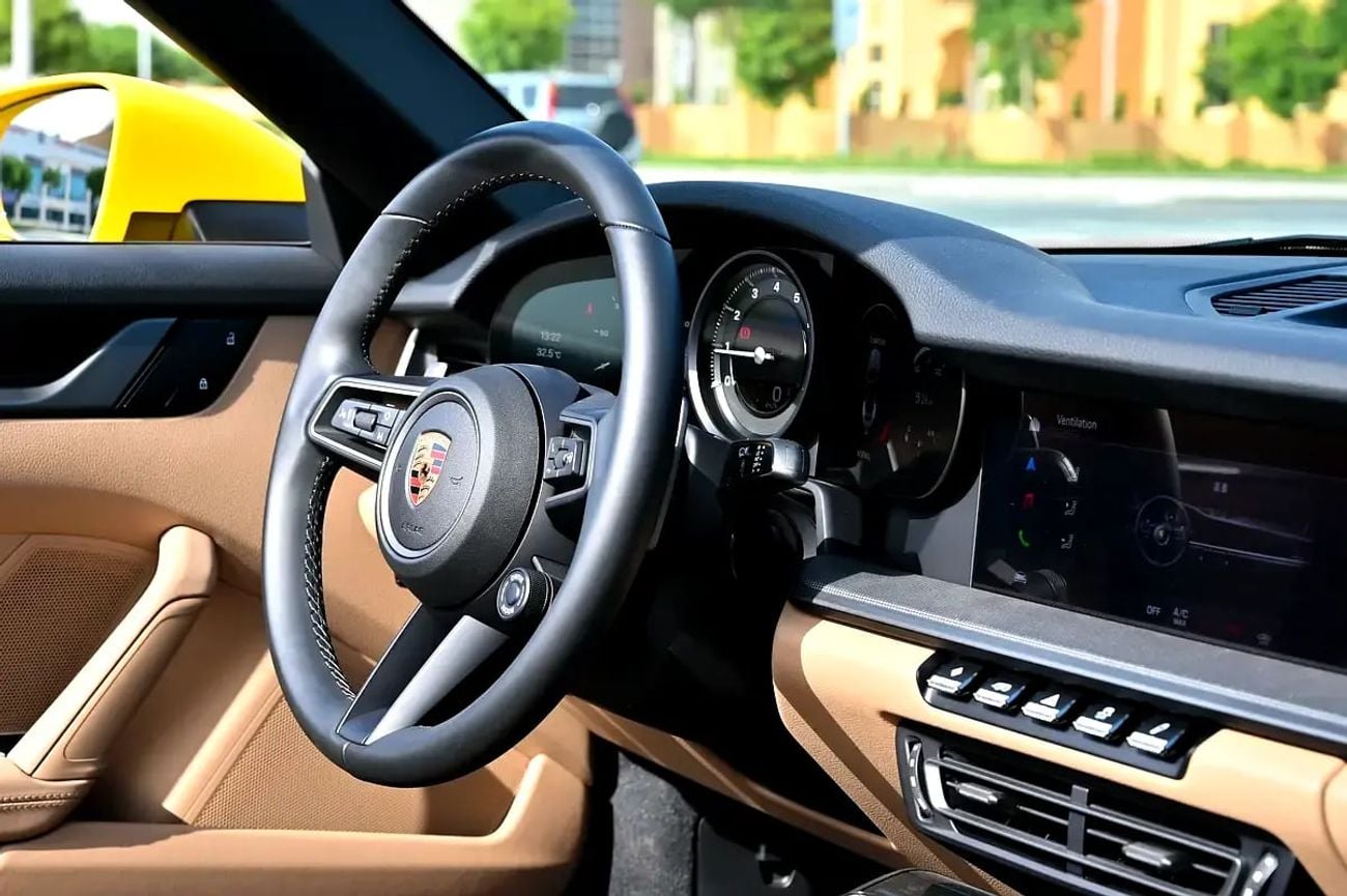 Porsche 911 CARRERA Cabriolet | Racing Yellow / Brown Roof | 379 HP | 989 KM | Warranty