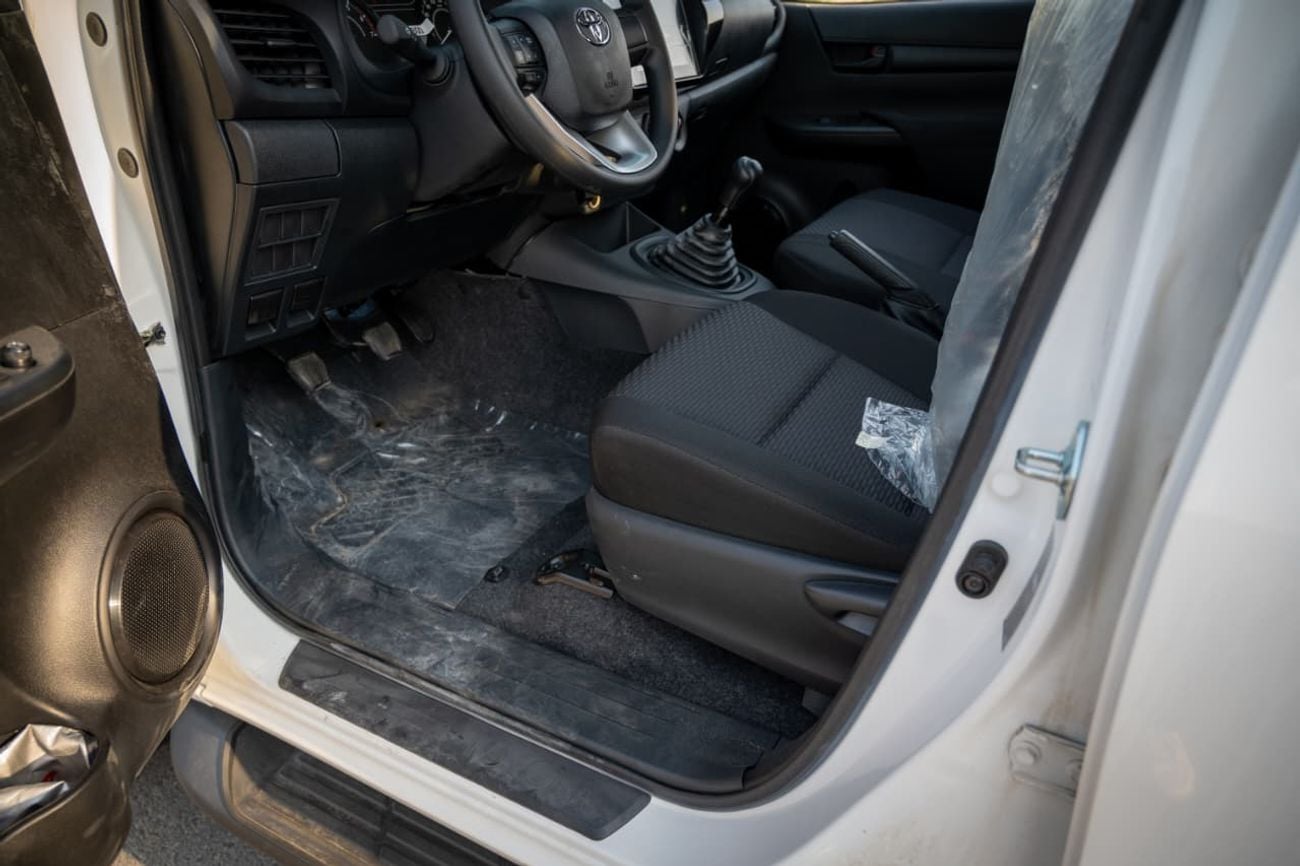 Toyota Hilux GL - Standard 2.7 4x4 Petrol Manual Transmission
