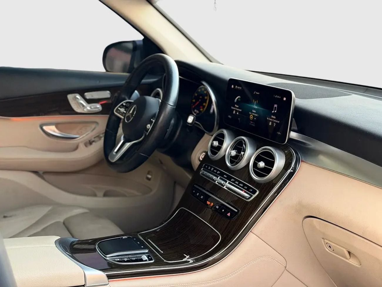 مرسيدس بنز GLC 300 GLC 300 | | Premium SUV | 2.0l V4