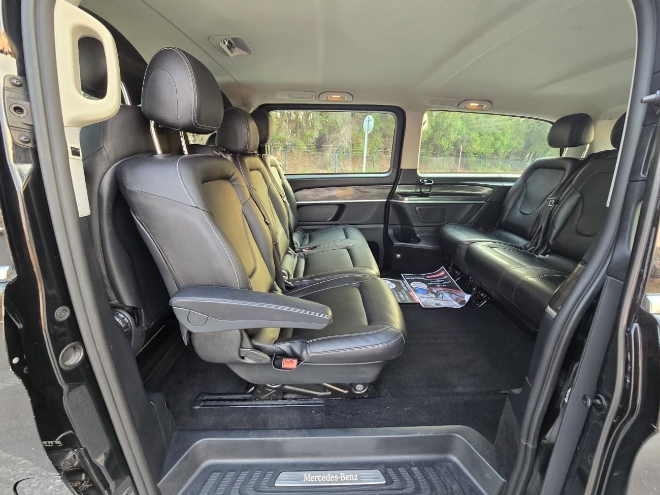 مرسيدس بنز V 250 AVANTGARDE/E MERCEDES V-250 GCC 2023 // 2KEYS // PERFECT CONDITION // 8SEATS // ACCIDENT FREE