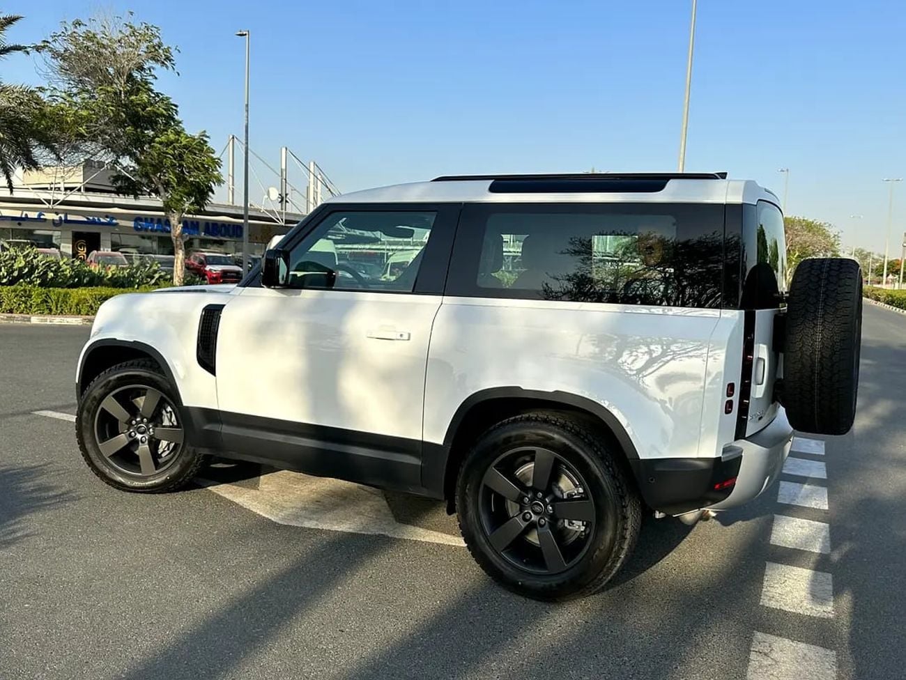 Land Rover Defender 90 HSE - GCC Specs - Pristine Condition