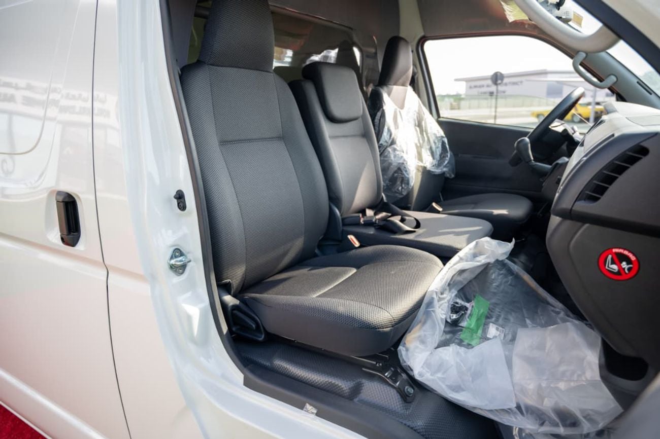 Toyota Hiace PETROL 2.7 HIGHROOF CARGO MANUAL TRANSMISSION
