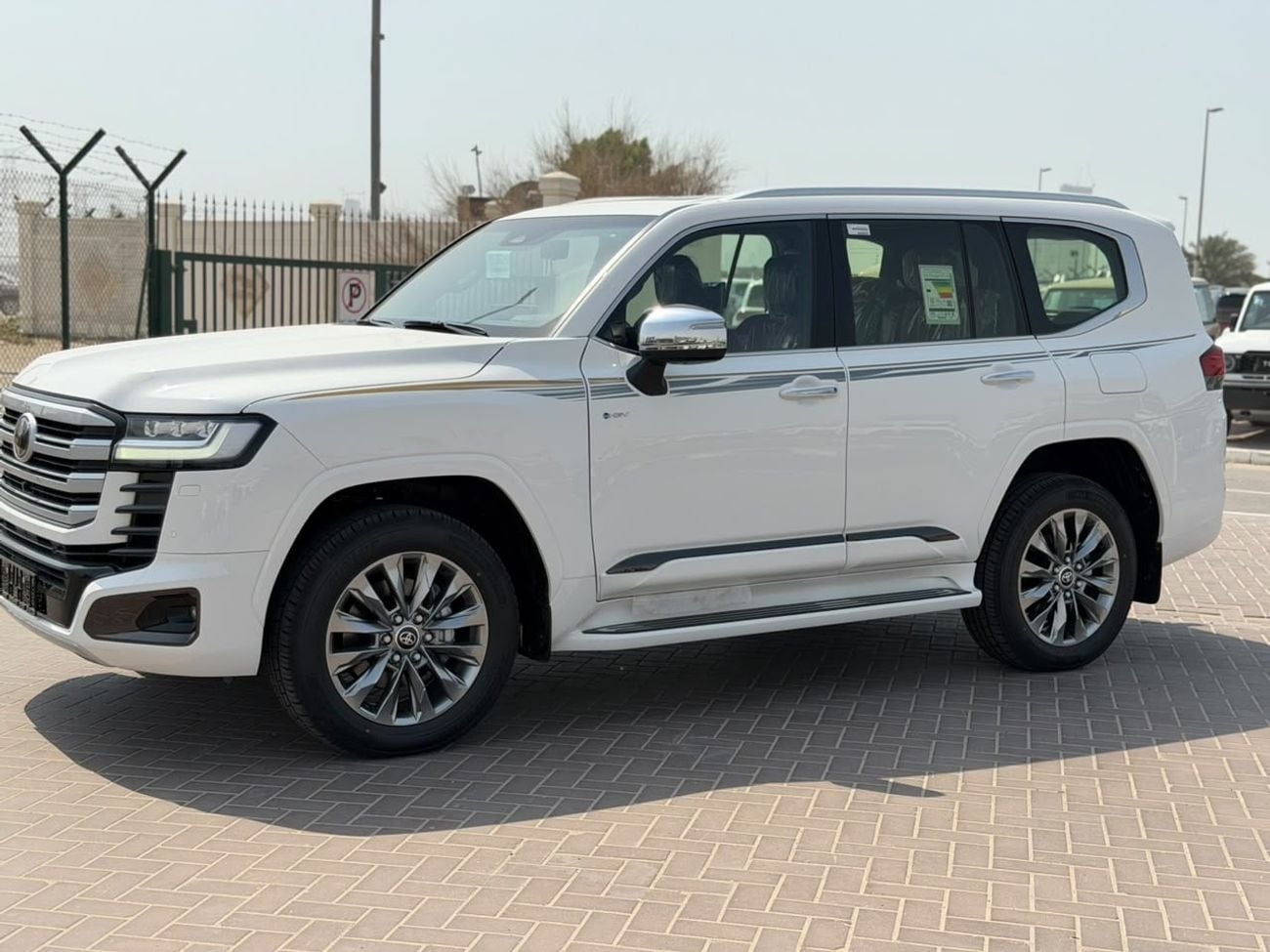 Toyota Land Cruiser VXR Toyota LC300 VXR 3.5 hybrid 2026 full option GCC