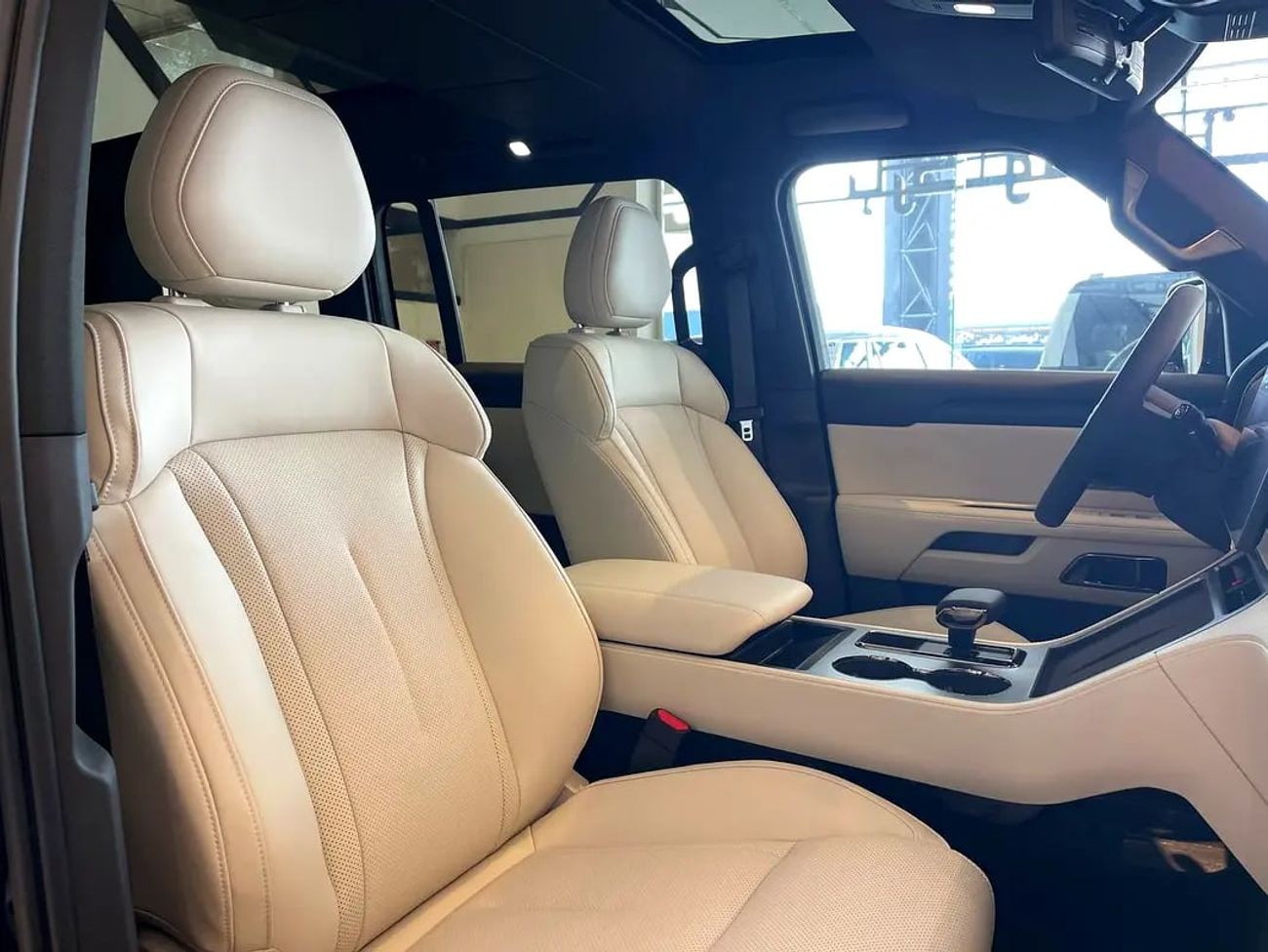 ROX 01 VIP / 6 SEATS / / KM / LONG RANGE / WARRANTY AND SERVICE CONTRACT 5 YEARS EVS