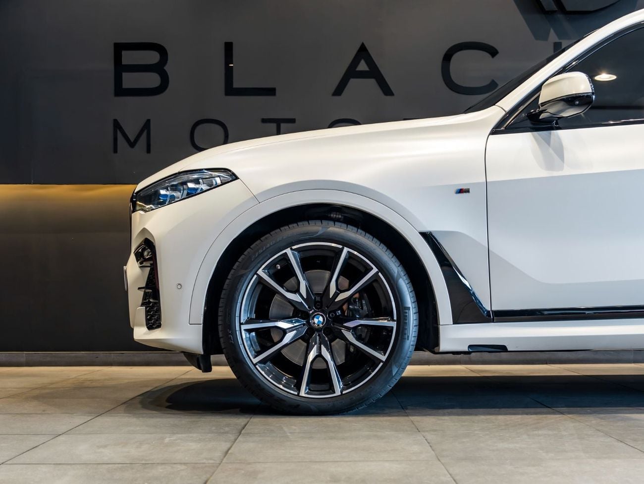 BMW X7 M50i 50 YEARS UAE EDITION BUY NOW, PAY 2027 | THE BLACKLINE STANDARD | August 2027 Warranty + Service, GCC, Low KMs