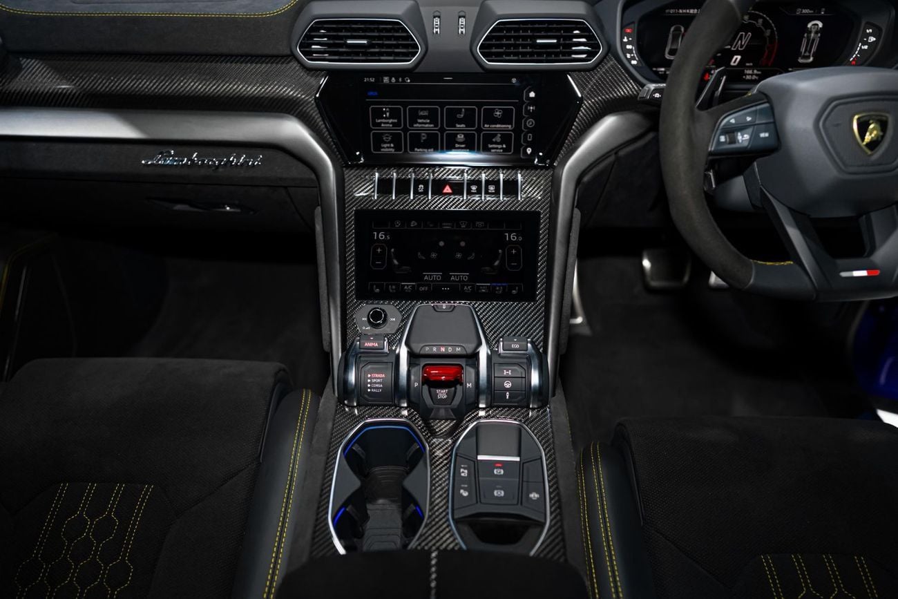 Lamborghini Urus PERFORMANTE 2023 URUS RIGHT HAND | VERY LOW MILEAGE | 60TH ANNIVERSARY EDITION | AKRAPOVIC EXHAUST