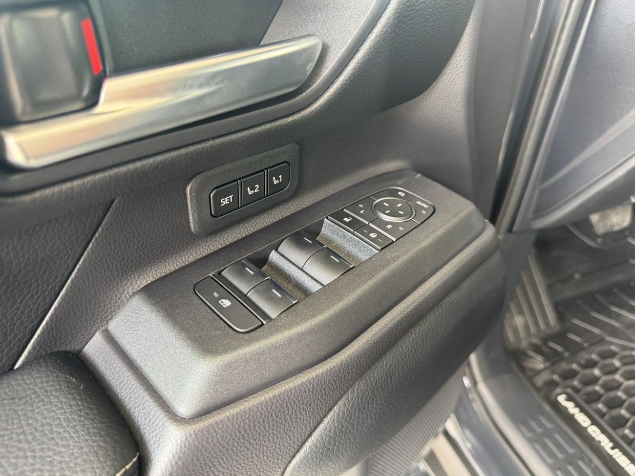 Toyota Prado PREMIUM 2026 TOYOTA PRADO HYBRID 2.4T **EXPORT ONLY**التصدير فقط خارج الخليج***