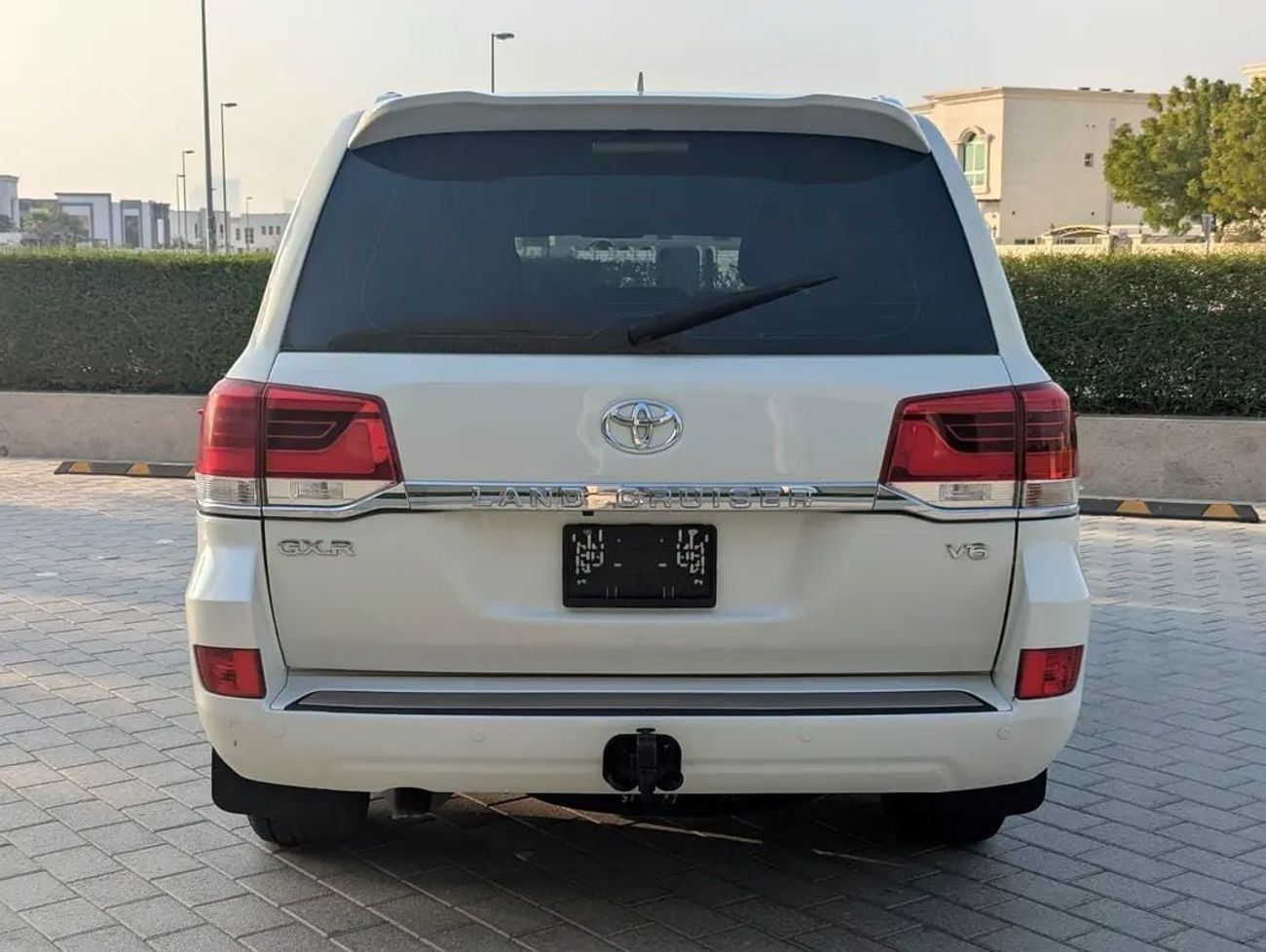 تويوتا لاند كروزر GXR محرك V6 سعة 4.0 لتر - كامل المواصفات | 42,000 كم، حالة ممتازة