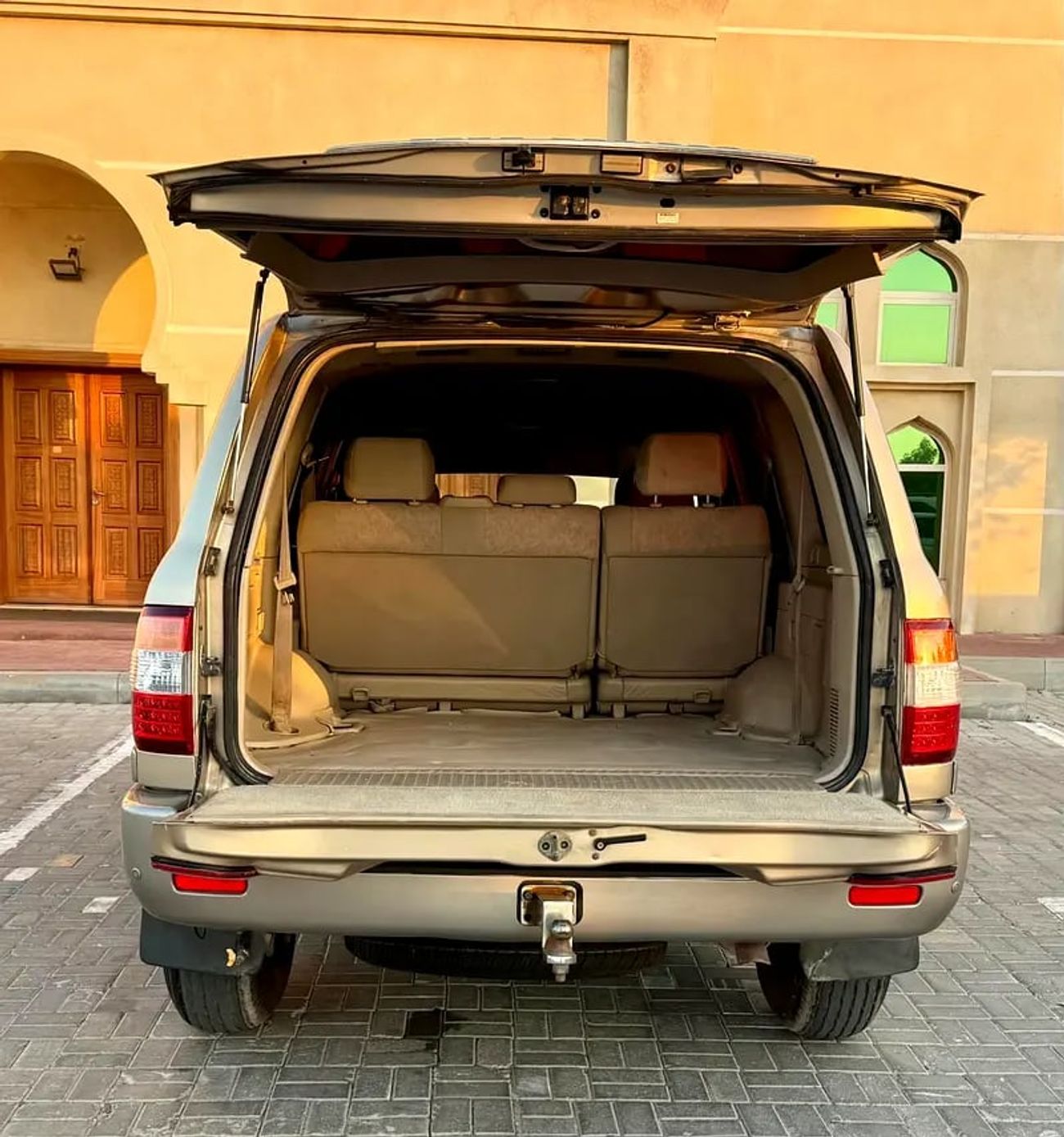 Toyota Land Cruiser لاند كروزر موديل GXR بحالة ممتازة GXR GCC Specs