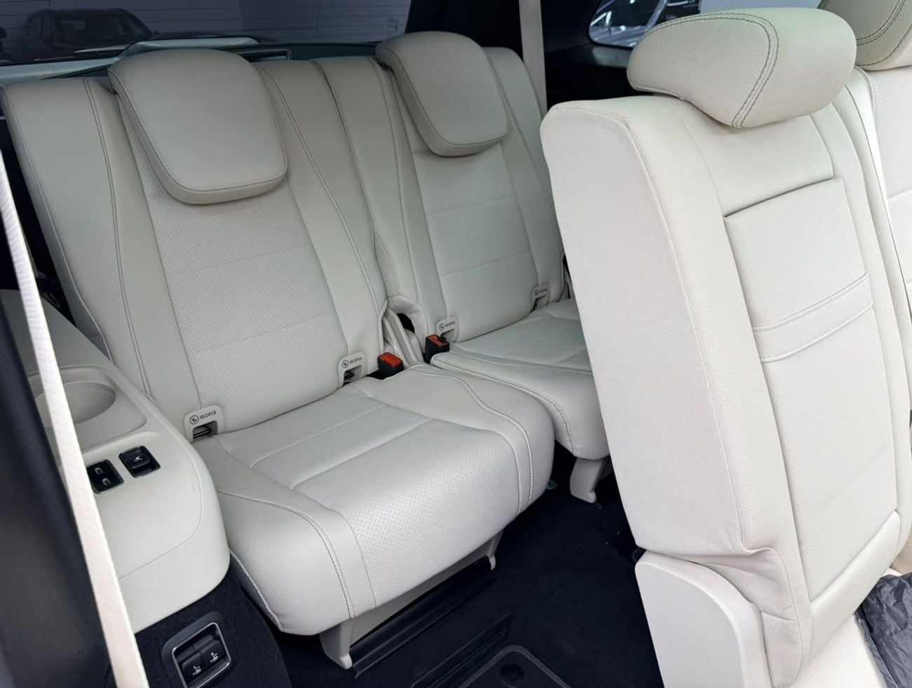 مرسيدس بنز GLS 450 4MATIC مرسيدس بنز GLS450 4MATIC بريميوم بلس موديل 2025، مع ضمان مرسيدس بنز وحزمة خدمة موديل 2029، 7 مقاعد،