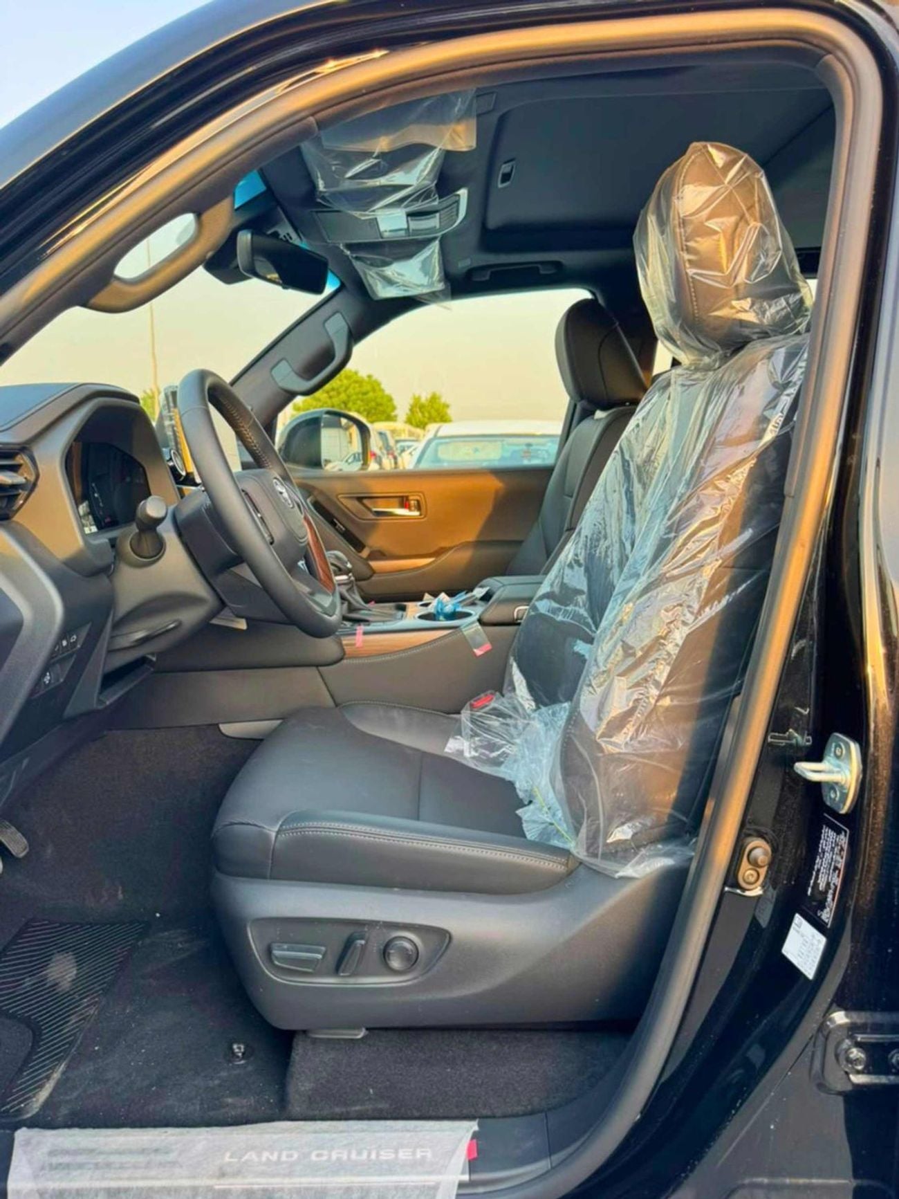 تويوتا لاند كروزر GXR 3.3L DIESEL || LEATHER WITH PWR SEATS | RADAR | FRONT CAMER | BIG DVD | JBL SPEAKERS (CODE # LCDGXR