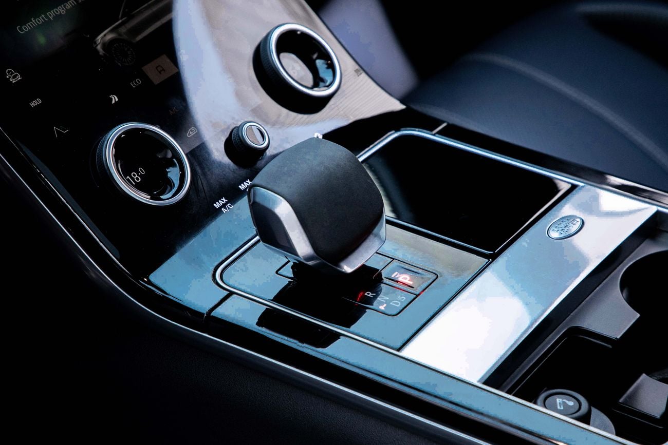 لاند روفر رينج روفر فيلار Range Rover Velar R-Dynamic | 2,742 P.M | 0% Downpayment | LR Warranty til Feb 2027!