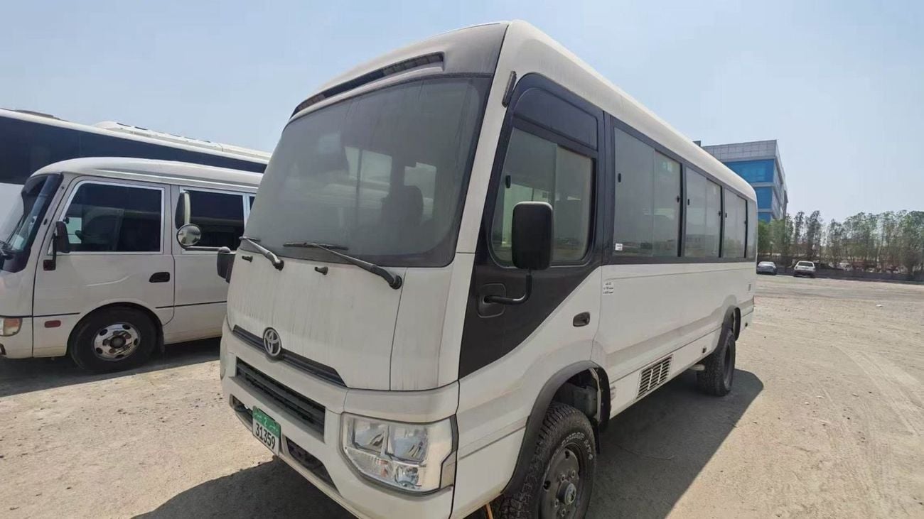 تويوتا كوستر 4.0L سيارة دفع رباعي معدلة