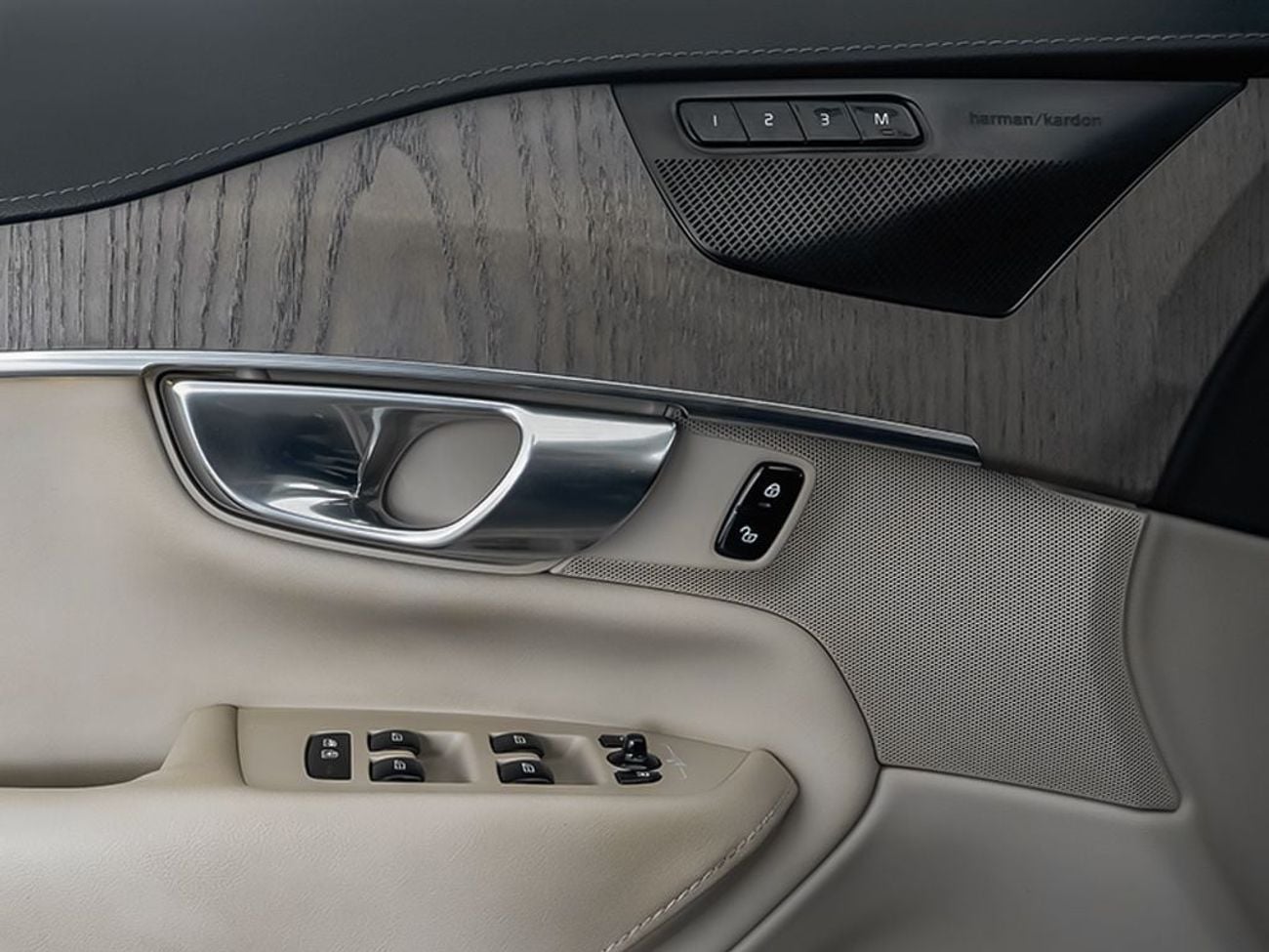 فولفو XC 90 بلس برايت