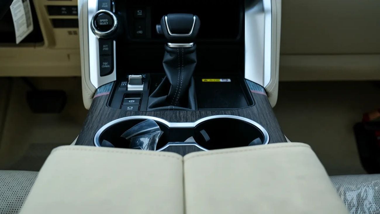 Toyota Land Cruiser VXR Brand VXR 4.0 | GCC Specs | Zero Mileage