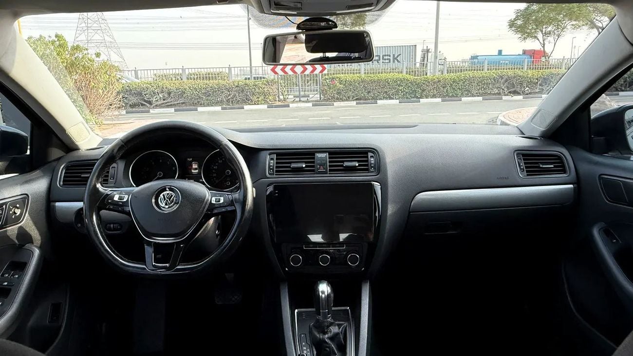 Volkswagen Jetta SE GCC Specs , excellent condition
