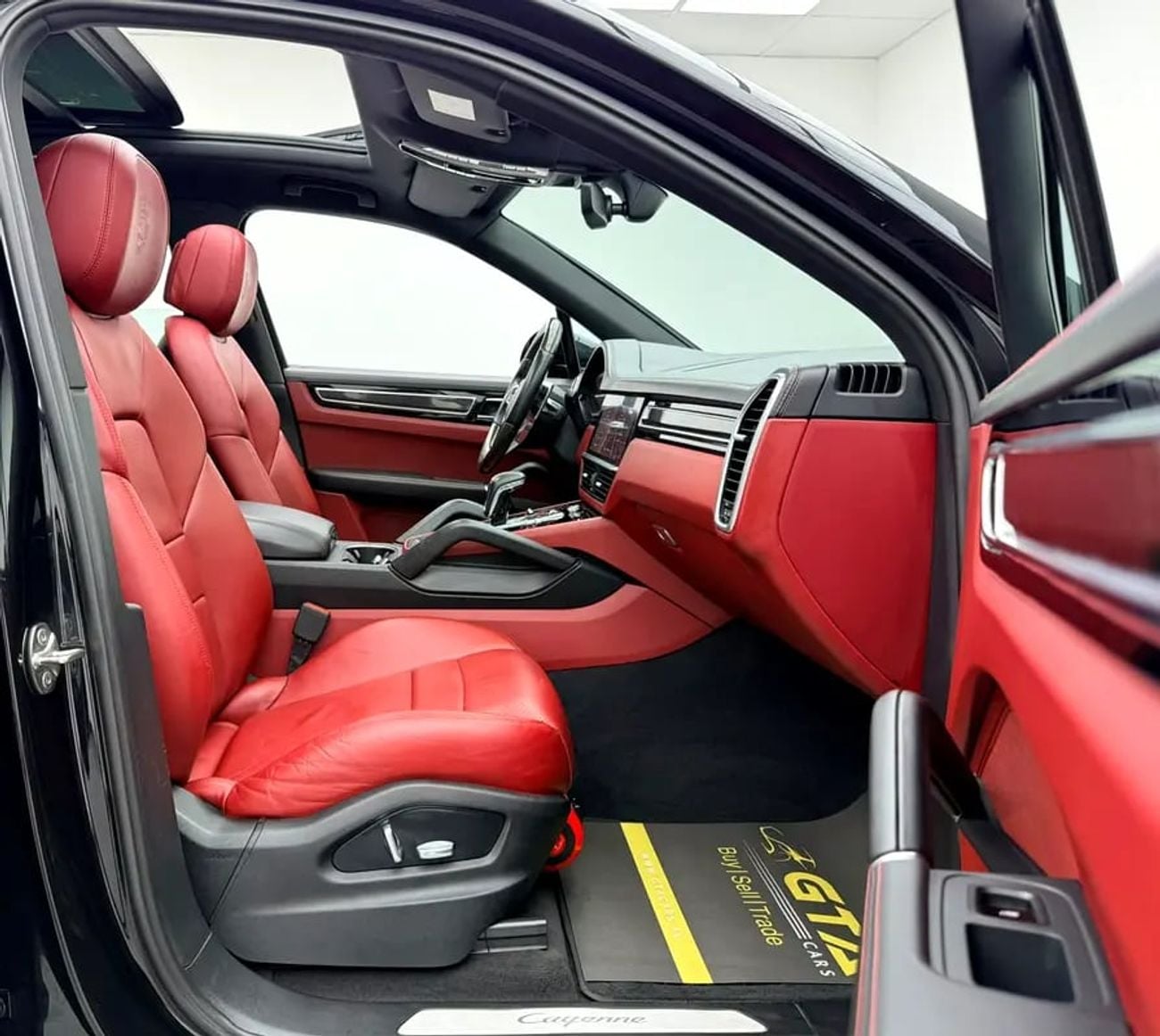 Porsche Cayenne STANDARD Warranty, Full Service History, Fully Loaded, Excellent Condition, GCC