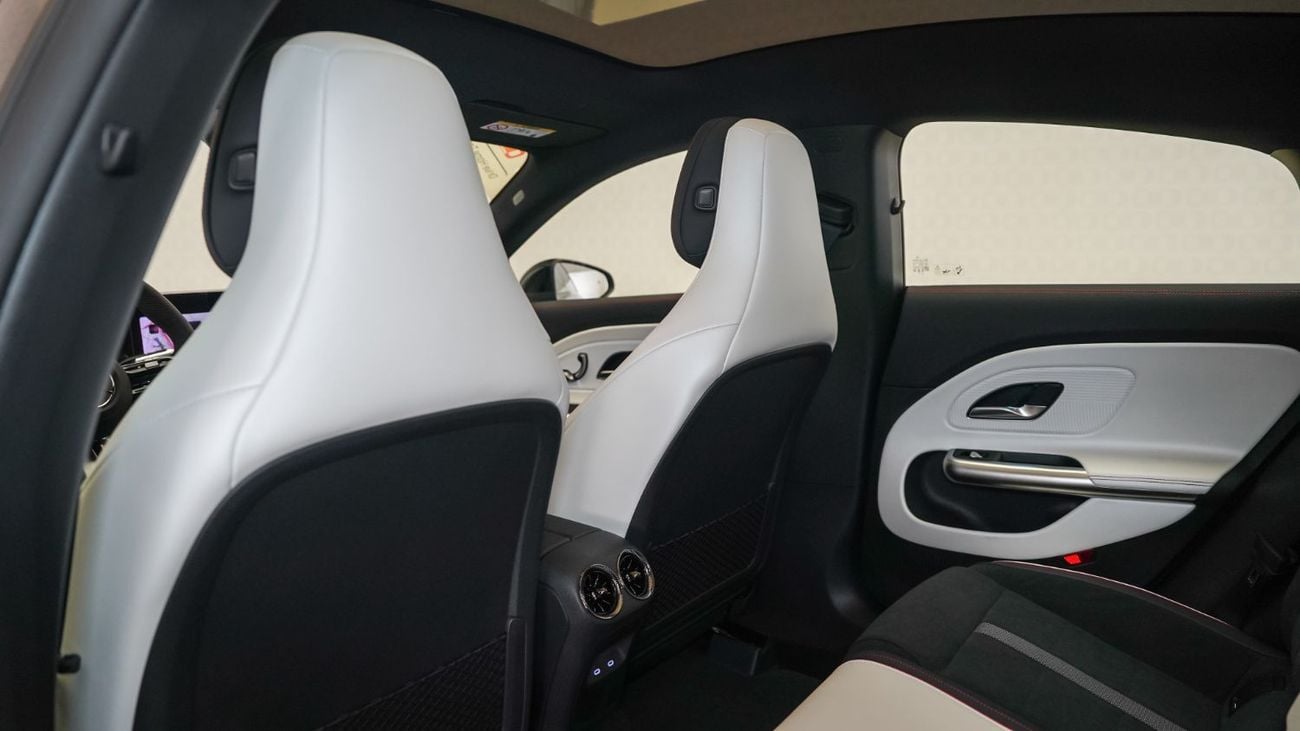 Mercedes Benz CLA 200 AMG