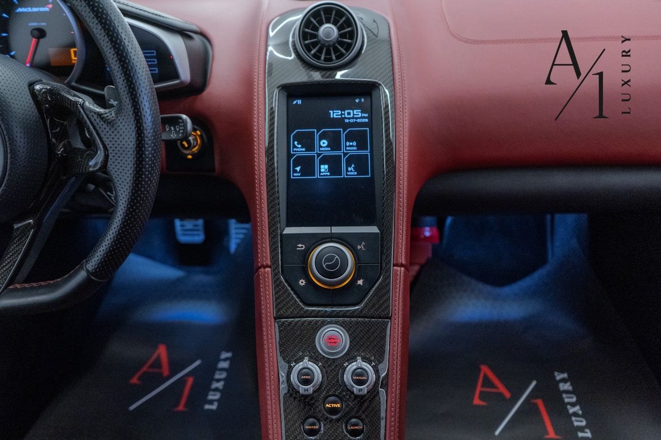 McLaren 650S COUPE 2015 Mclaren 650s, Fully Loaded, Excellent Condition, Carbon Fibre Interior/Exterior, GCC Spec