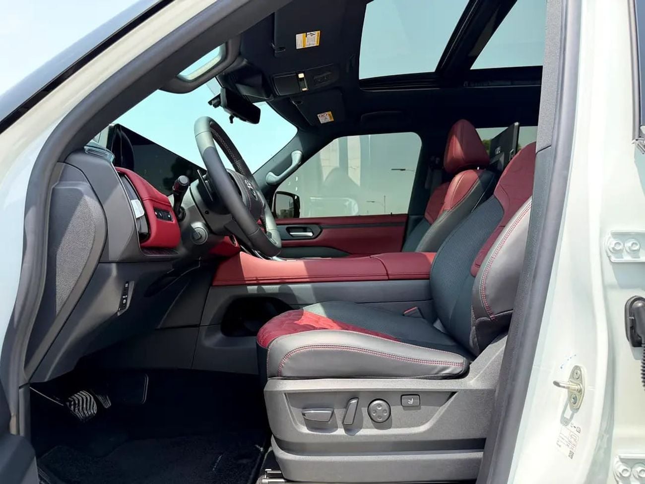 Nissan Patrol LE PLATINUM CITY 0% down payment - - LE Platinum city - Twin Turbo - GCC - Under Warranty - AWR