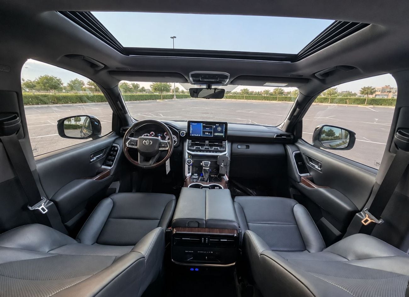 Toyota Land Cruiser VXR 2022MODEL 3.3L twin turbo v6 Diesel engine Colour Black Transmission Automatic Interior Black push s
