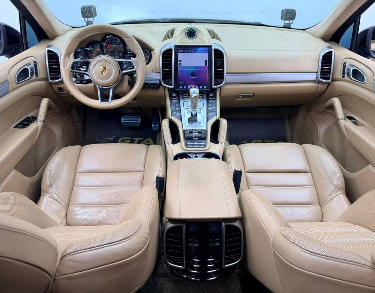 Porsche Cayenne TURBO **2011 Porsche Cayenne Turbo, Excellent Condition, American Specs.
