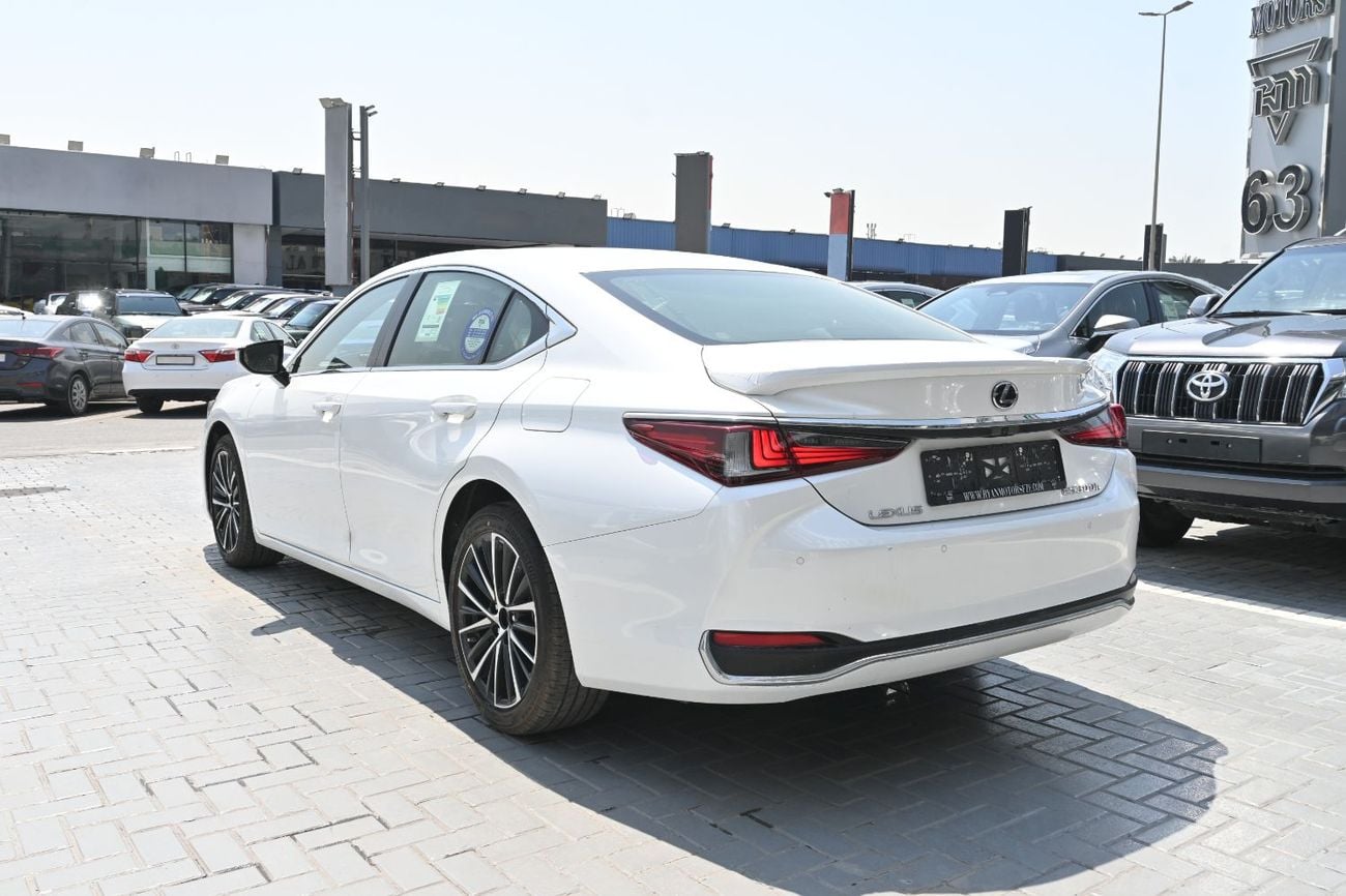 Lexus ES300h PLATINUM 2025 Lexus ES300H 2.5L Hybrid, Color White