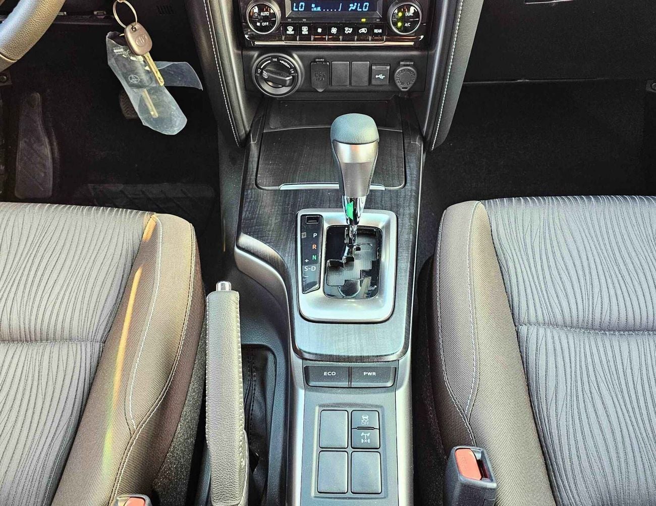 تويوتا فورتونر FORTUNER 4.0L V6 PETROL | DUAL A/C | DIFF LOCK | DVD CAMERA (CODE # F6S)