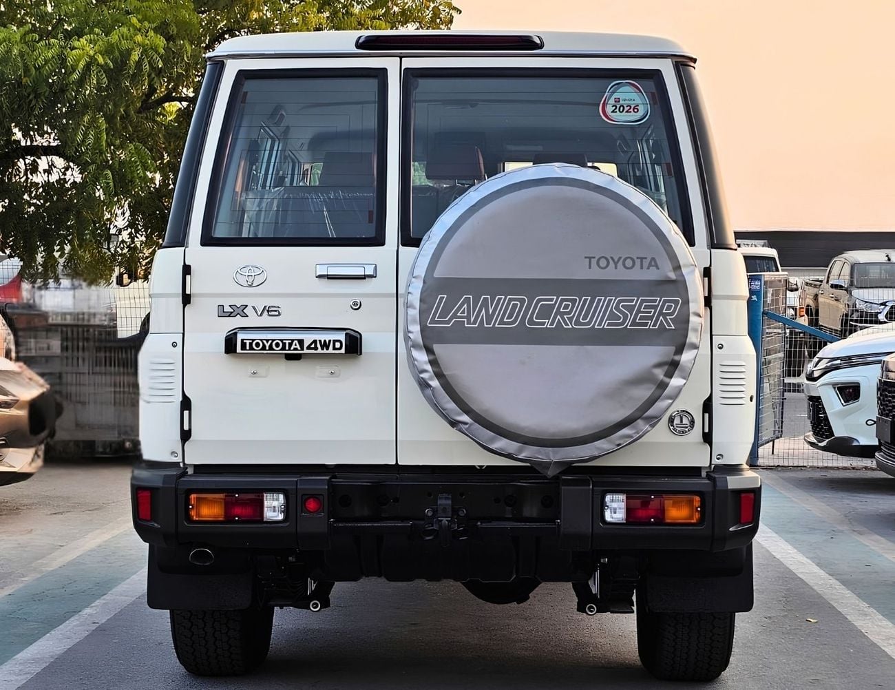 Toyota Land Cruiser 70 LC76 LX HARDTOP 5DOOR || 4.0L PETOL A/T 4WD | RADAR | DIFF-LOCK | FULL OPTION (CODE # 76PAFRE)