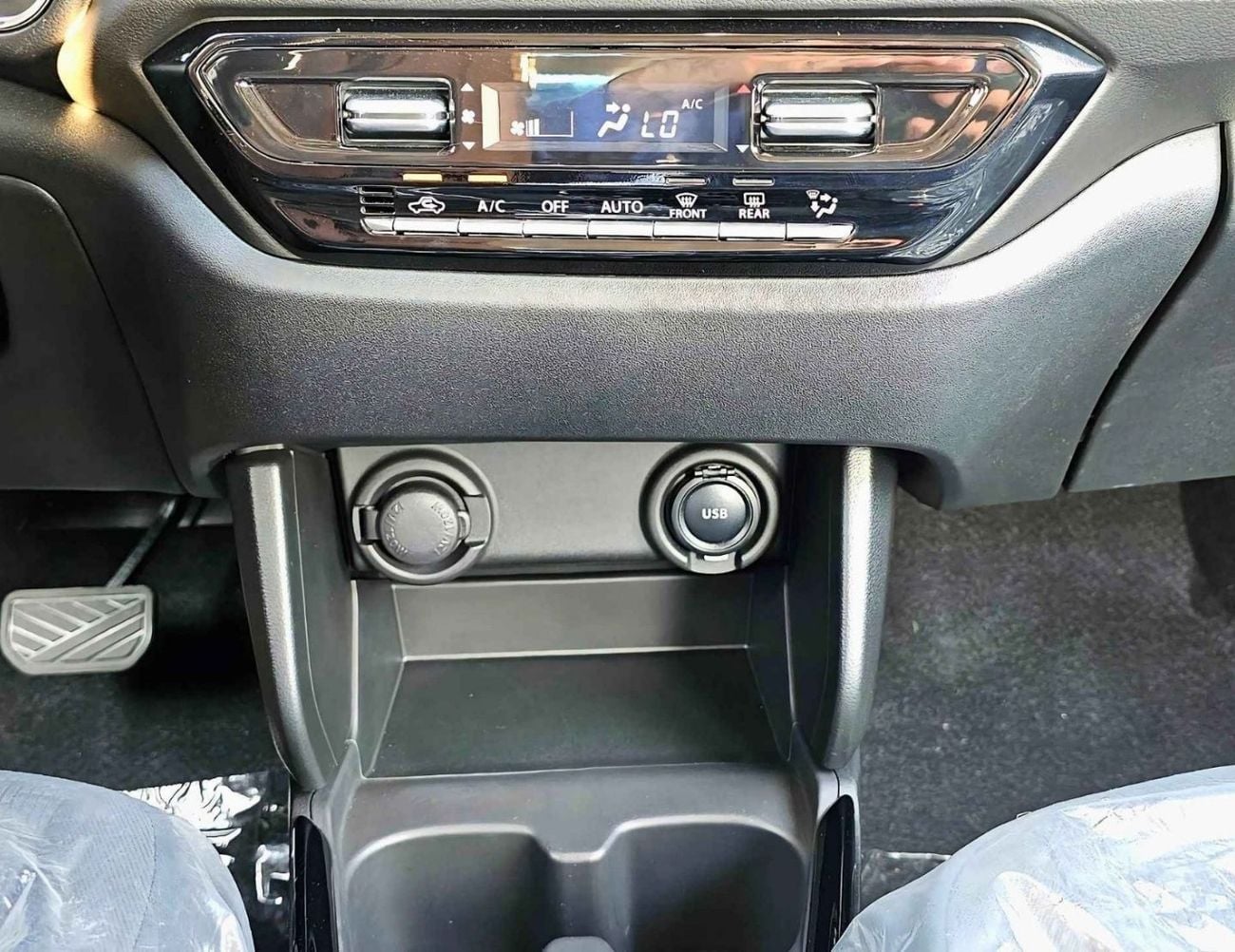 Suzuki Swift GLX SUZUKI SWIFT GLX HYBRID || RADAR PETROL AT 1.2L V4 (CODE # SWGLXFOH) SILVER 2026