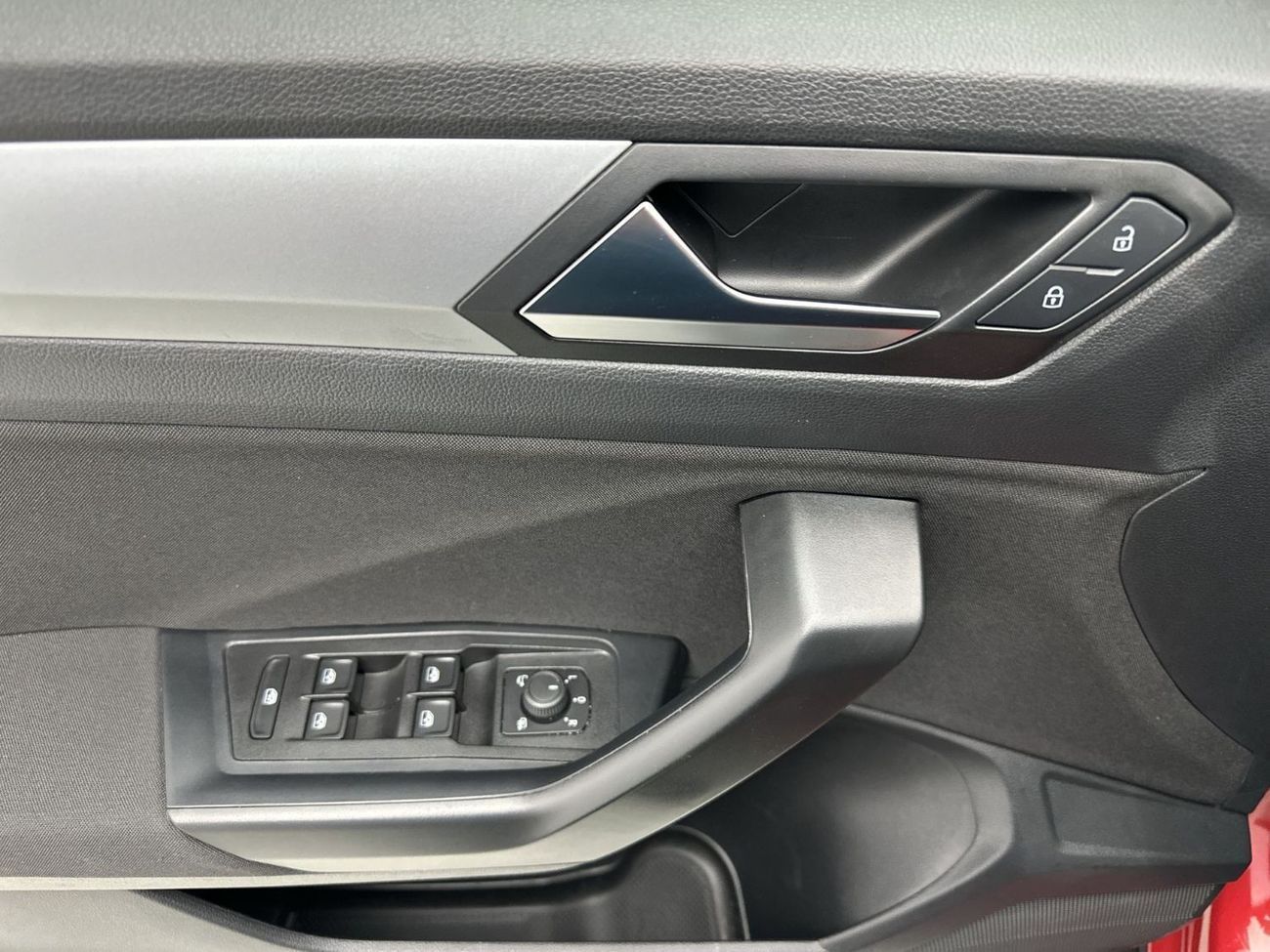 فولكس واجن T ROC LIFE with Camera 1.4L | LED Headlights & Smart Park Assist | GCC Specs