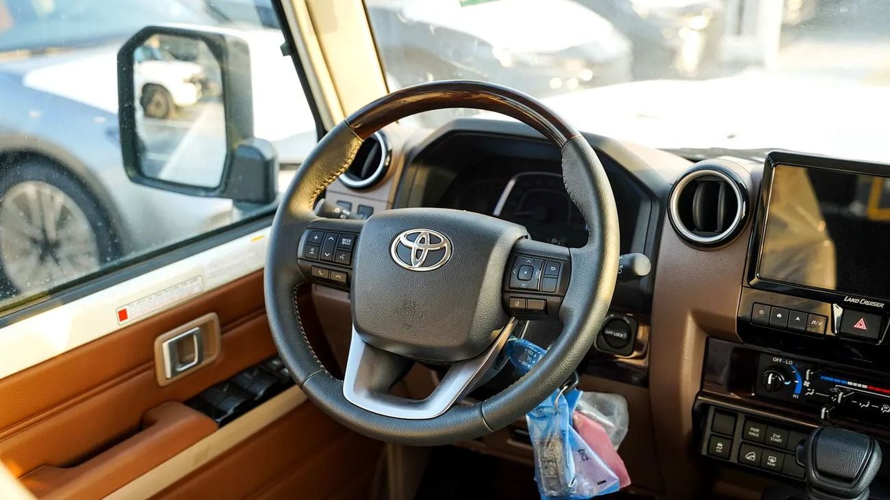 Toyota Land Cruiser 70 LC76 LX 4.0L A/T GCC Specs SAUDI
