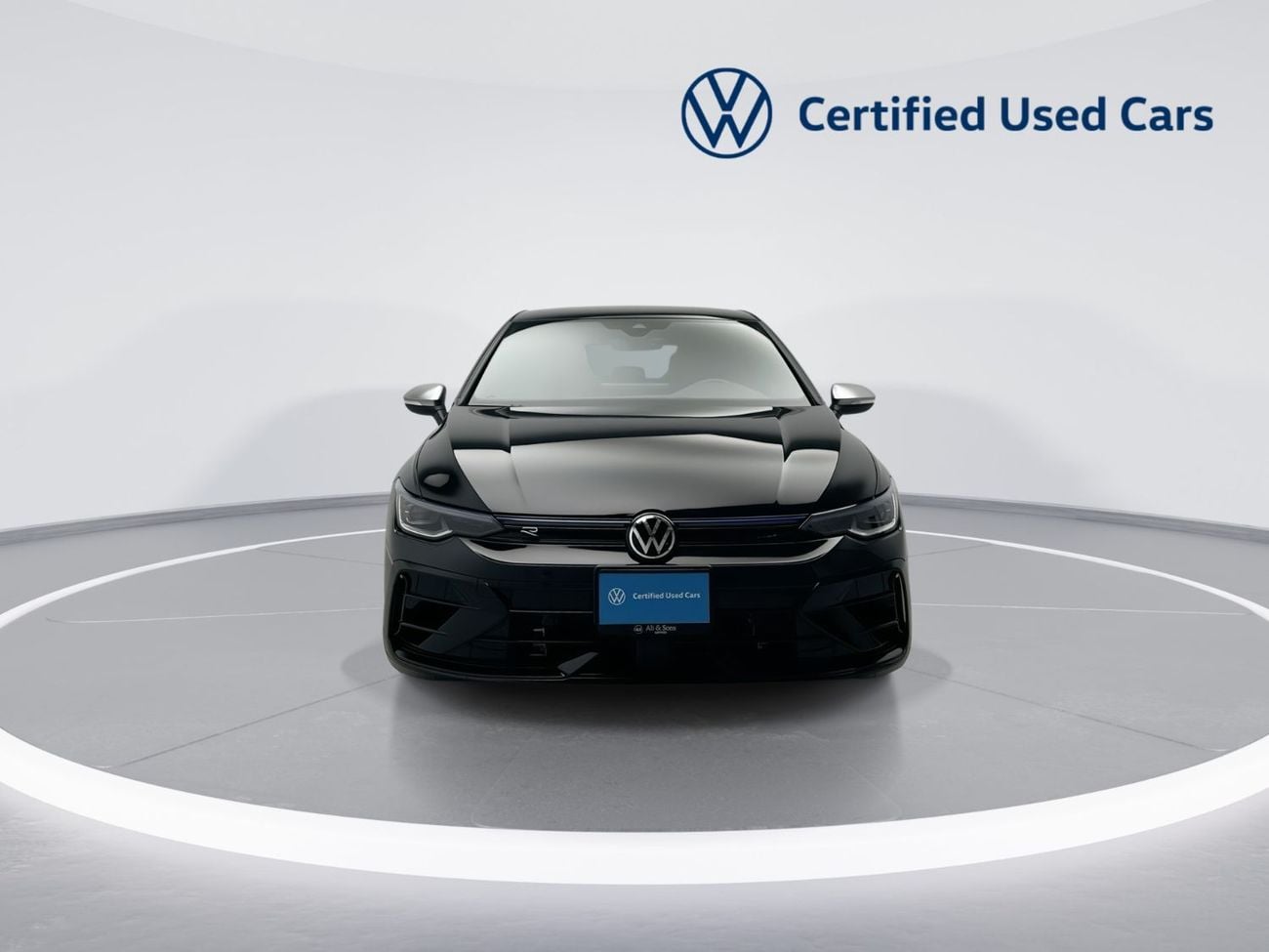 فولكس واجن جولف R 2.0L | Fabric Seats | 19" Estoril Alloys | Panoramic Roof