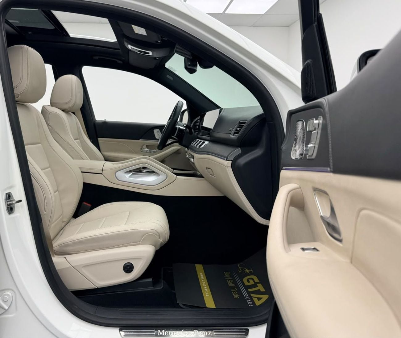مرسيدس بنز GLS 450 4MATIC مرسيدس بنز GLS450 4MATIC بريميوم بلس موديل 2025، مع ضمان مرسيدس بنز وحزمة خدمة موديل 2029، 7 مقاعد،