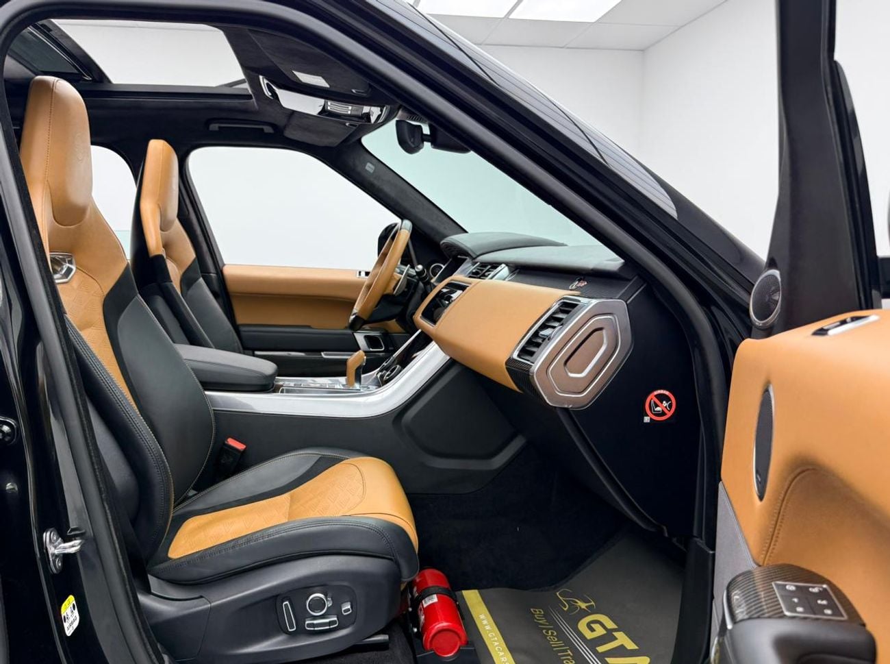 Land Rover Range Rover Sport SVR 2018 Range Rover Sport SVR, Land Rover Full Service History, GCC Specs