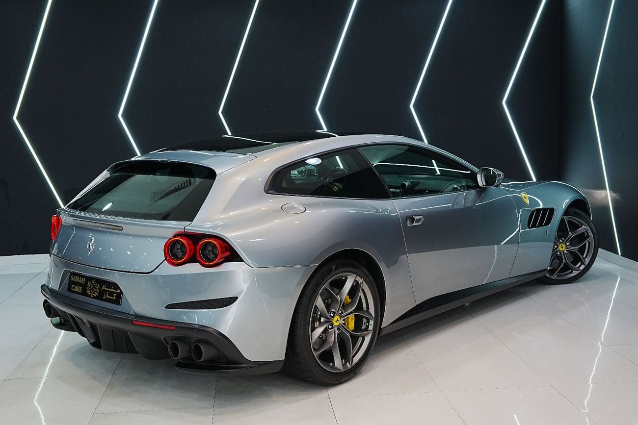 Ferrari GTC4 LUSSO T, Carbon Interior Pack, Passenger Display, Panoramic Roof, GCC Specs!!