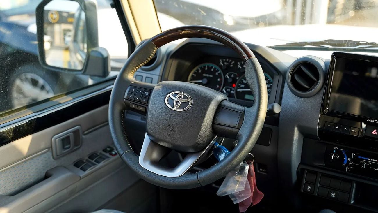 Toyota Land Cruiser 70 LC76 LX GCC Specs