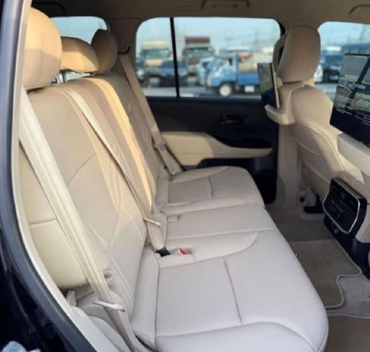 Toyota Land Cruiser GXR 2024Model 4.0L v6 petrol Engine Colour Black push start Transmission Automatic Interior.Begie leathe