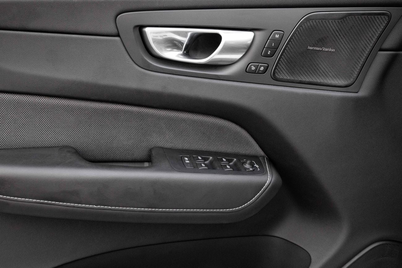 Volvo XC60 B5 ULTIMATE DARK XC60 B5 Ultimate Dark | 2,448 P.M | 0% Downpayment | Volvo Warranty