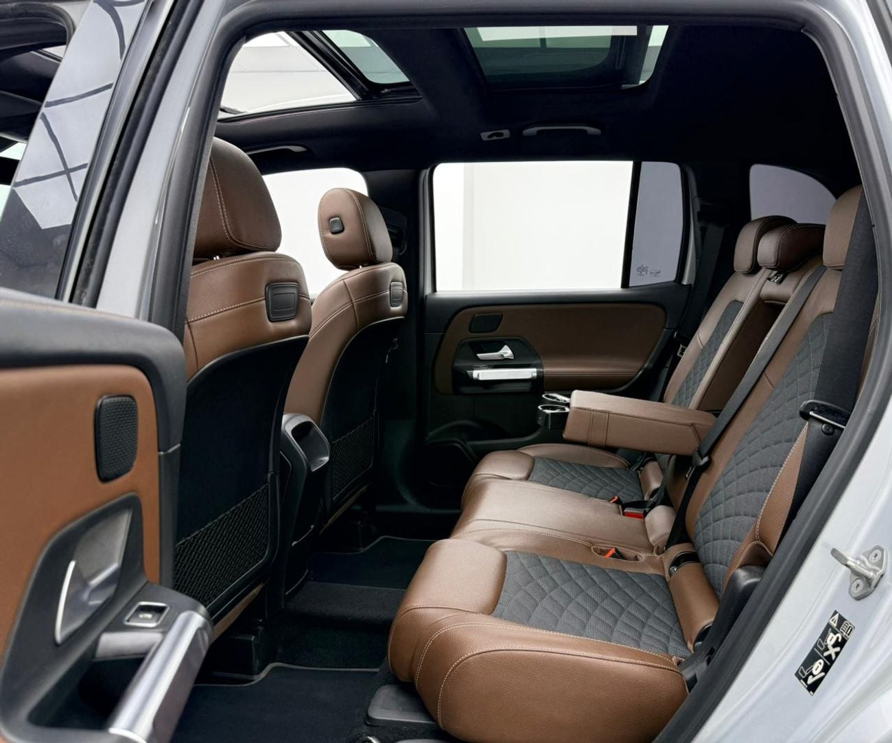 مرسيدس بنز GLB 250 4MATIC 2020 Mercedes Benz GLB250 4Matic, Warranty, Full Service History, Excellent Condition, GCC