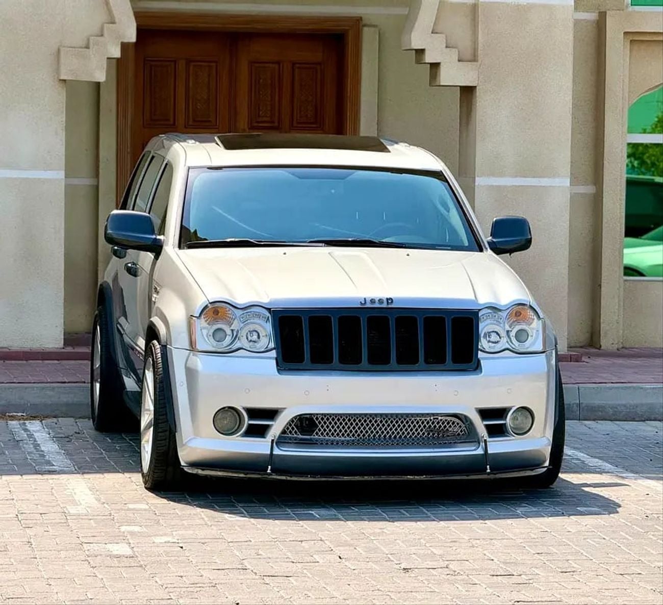 جيب جراند شيروكي SRT8 جيب جراند شيروكي SRT خليجي فل اوبشن SRT8 GCC Specs