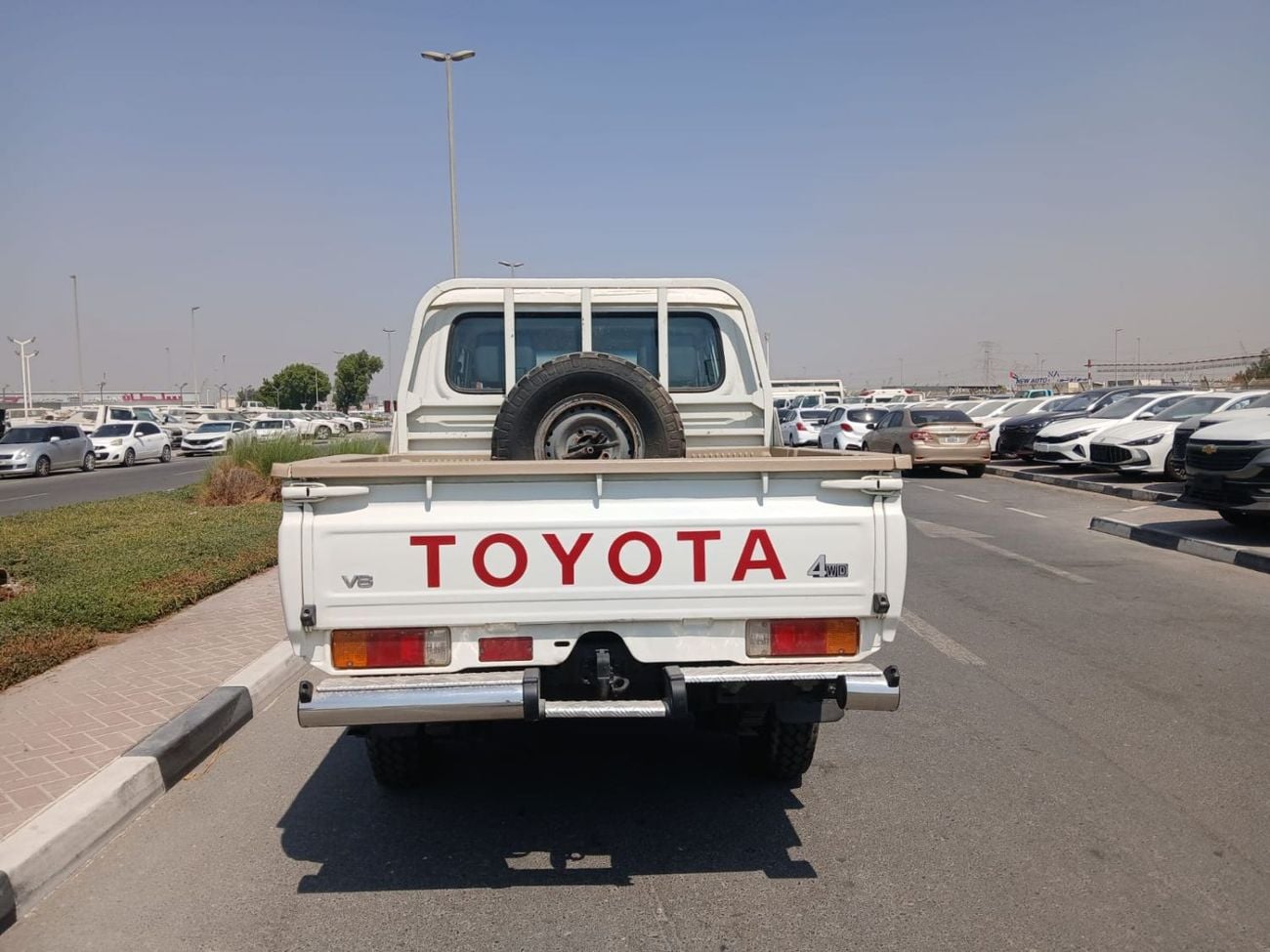 تويوتا لاند كروزر بيك آب Standard 1VD-FTV 4.5L V8 Diesel Engine Manual Gear 4WD 5 Seats 4 Doors