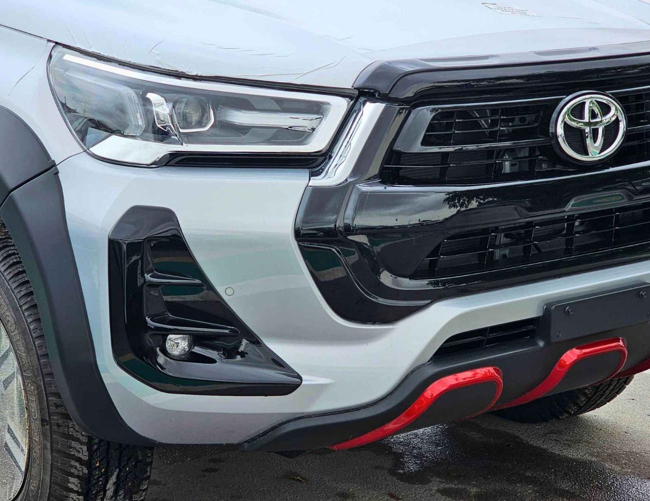 تويوتا هيلوكس SR5 TRD 4.0L PETROL SR5 TRD || 4.0L PETROL V6 4WD | WOOD INTERIOR W VISOR | BLIND SPOT | DIFFLOCK | DVD+CAMERA | READY S