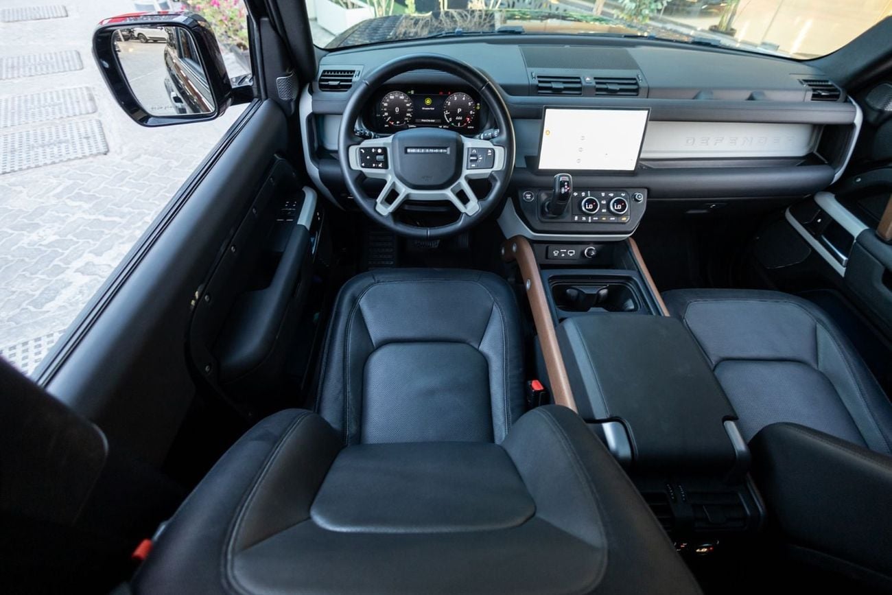 Land Rover Defender 90 X-DYNAMIC SE P300 Land Rover Defender 90 X-Dynamic SE P300 2024 GCC | Agency Warranty