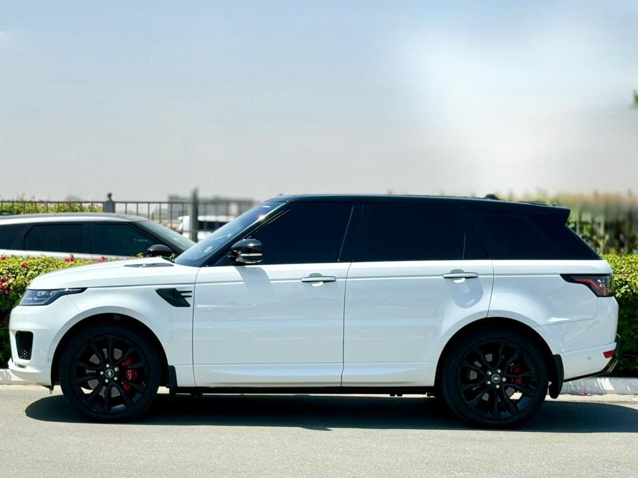 لاند روفر رينج روفر سبورت HST P400 3.0L l RANGE ROVER SPORT l GCC SPECS l FULL-SERVICE HISTORY l UNDER WARRANTY l