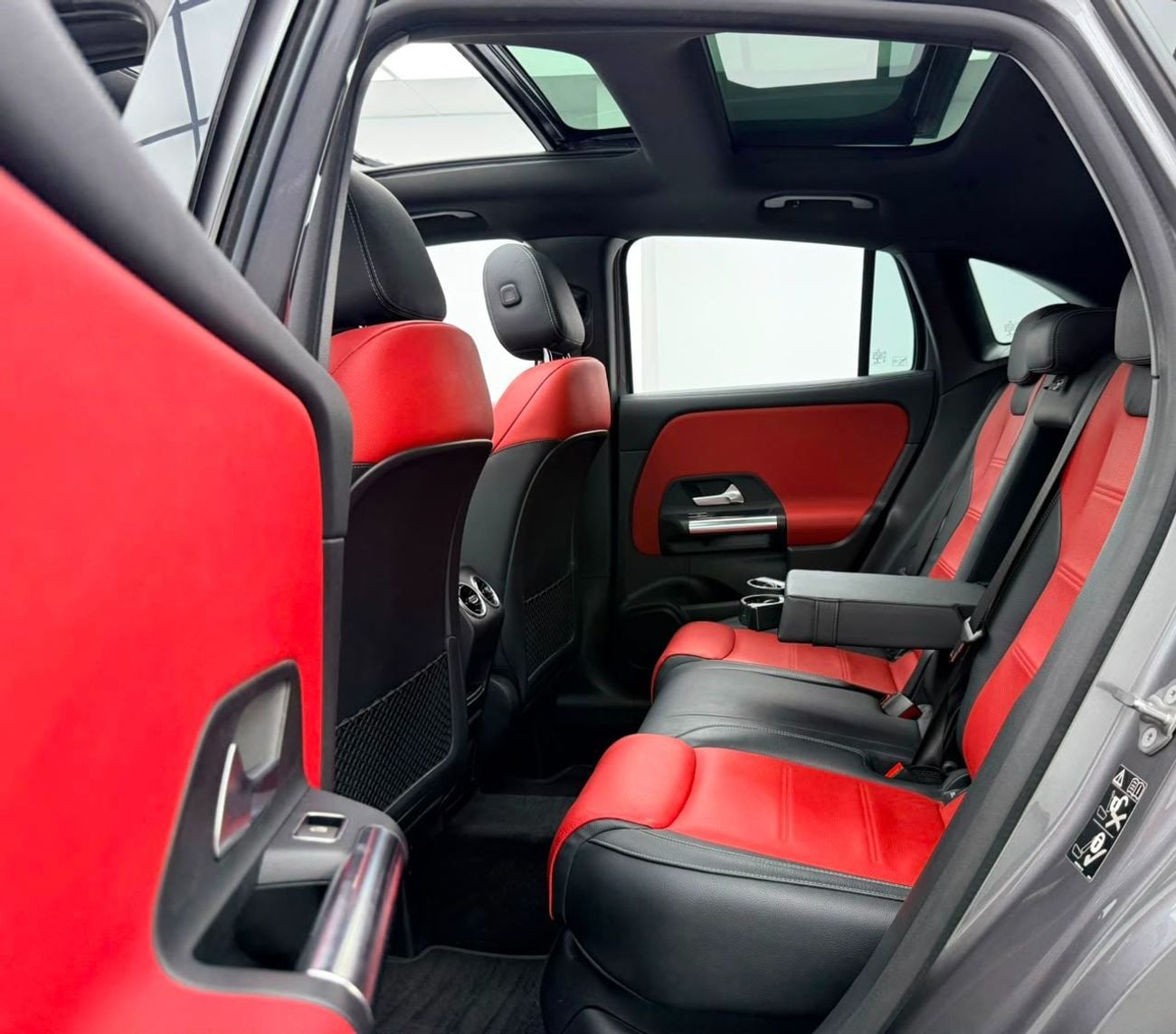 مرسيدس بنز GLA 200 AMG PREMIUM مرسيدس بنز GLA200 موديل 2022، ضمان مرسيدس بنز 2026، باقة خدمة مرسيدس بنز 2027، كاملة المواصفات، خليج